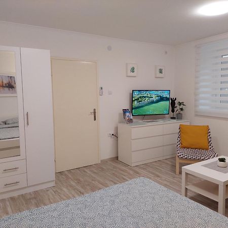 Street Apartment スボティツァ エクステリア 写真
